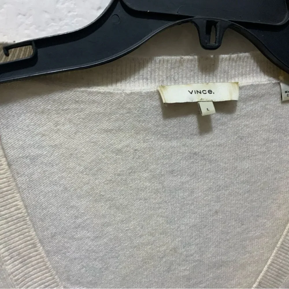 Vince Cashmere Weekend V-Neck Sweater in cream , Size L - Picture 6 of 8
